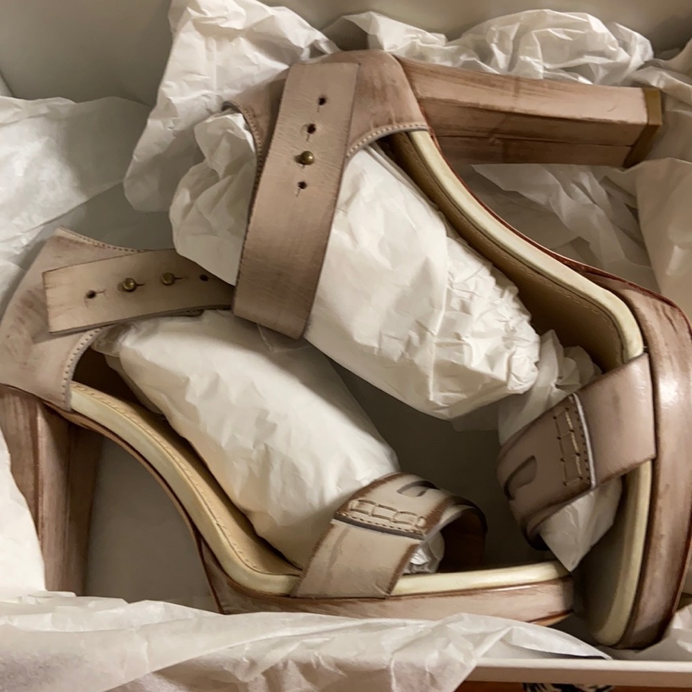 Beautiful Brunello Cucinelli heels, never worn. Brand new with box and tags.